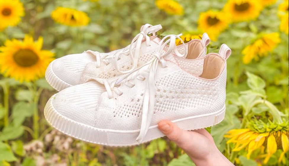 VIVAIA 今季新作 23.5 V Prime Casual and Versatile Sneakers in Khaki | VIVAIA